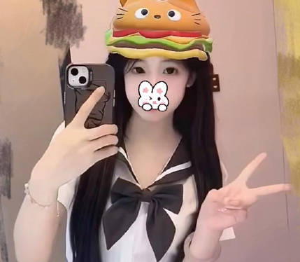 海角社区・一年前亲自破处的1米68高中妹妹竟然穿校服来酒店