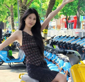 人家邻家的姐姐床上是反差小母狗